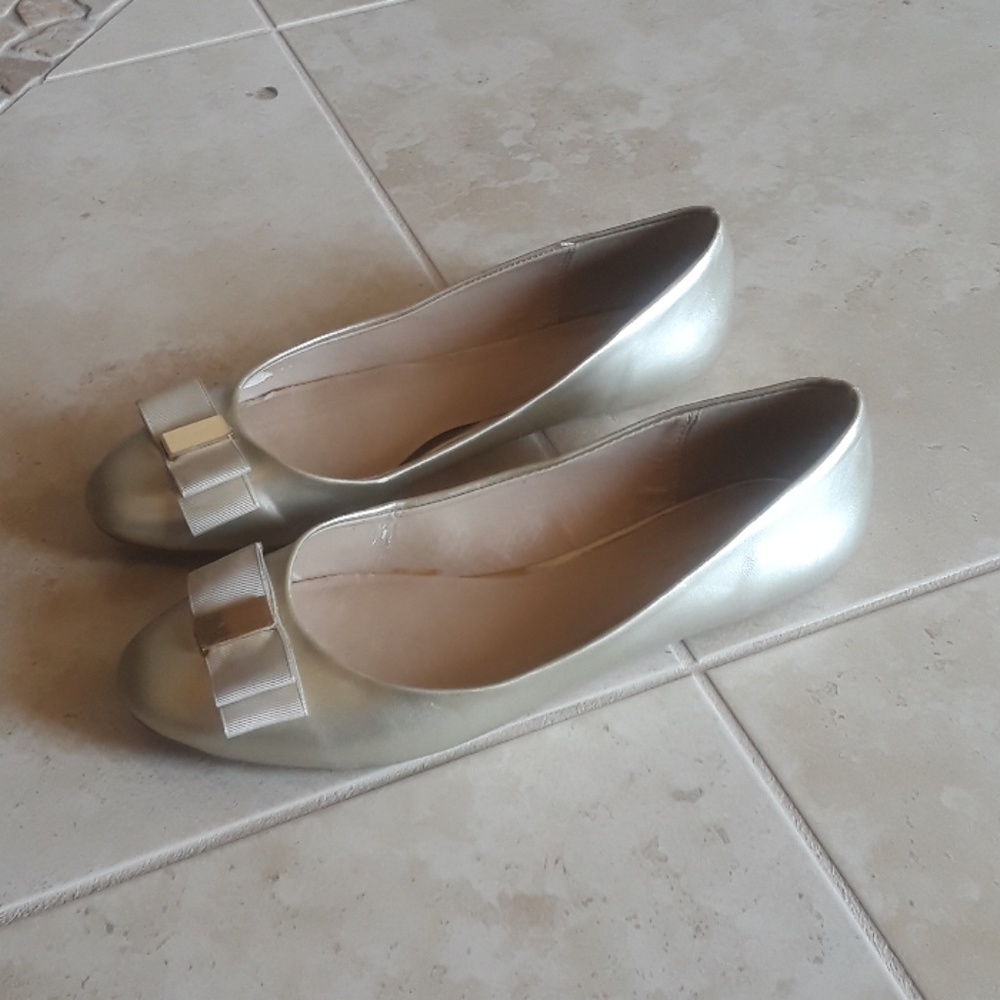 Shoes - Picture 2 of 4